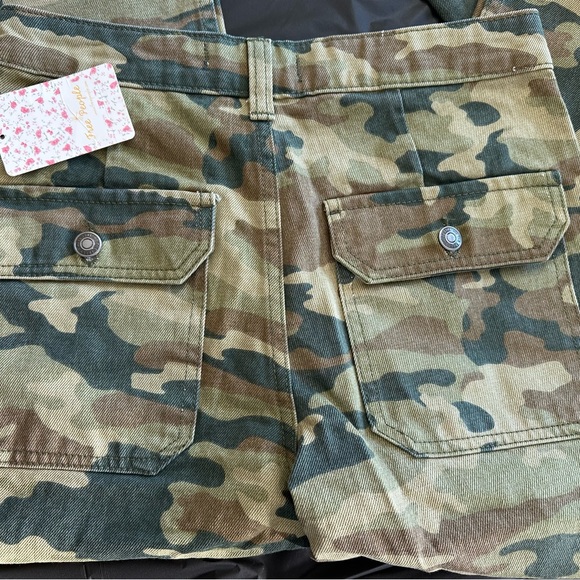 We The Free Remy Straight Camouflage Capris - Picture 9 of 9